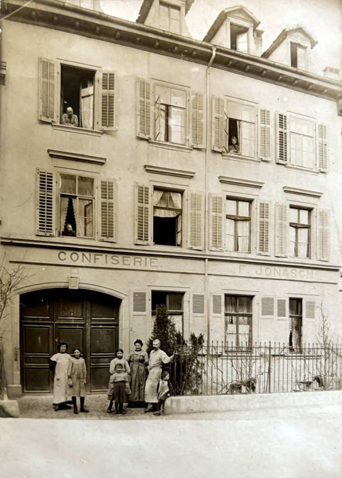 Gründerfamilie am St. Johanns-Ring 120 in Basel (ca. 1903)